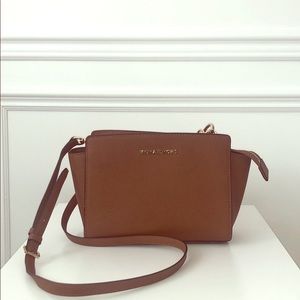 MICHAEL KORS Selma Medium Leather Messenger